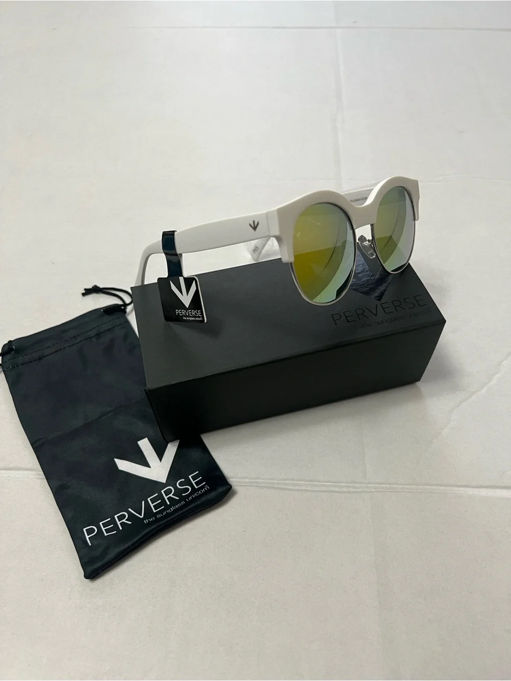 Perverse sunglasses white